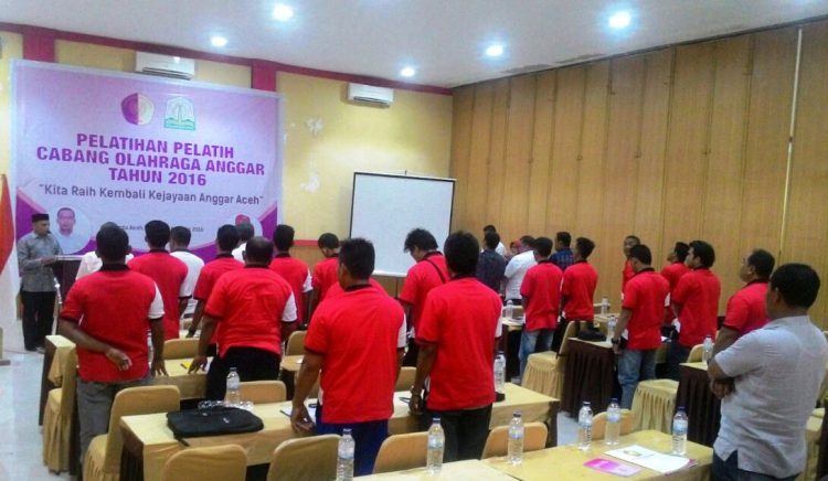 Latihan Anggar