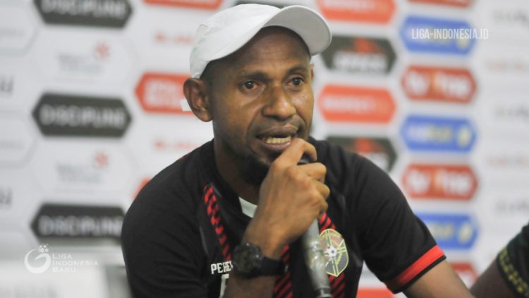 Elie Aiboy Evaluasi Finishing Persewar Waropen