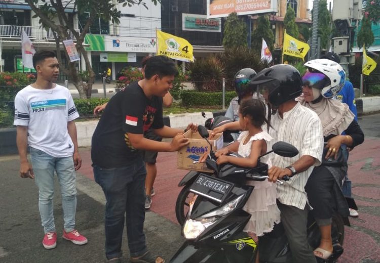 Nyan, Suporter Persiraja Galang Dana di Ajang Car Free Day 1 Nyan, Suporter Persiraja Galang Dana di Ajang Car Free Day