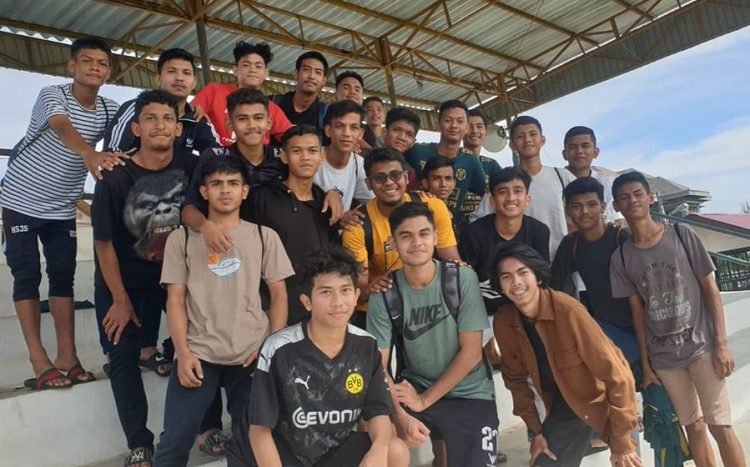 Pemain Liga 1 Semangat Latihan Bareng Pemain Muda
