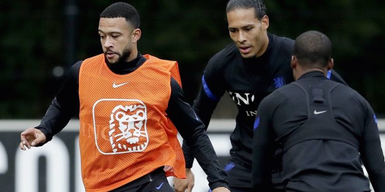 Pesan Depay kepada Virgil van Dijk, Tetap Kuat Saudaraku