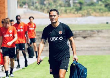Raphael Maitimo Kirim Sinyal Siap Bantu Skuat Patrick Kluivert