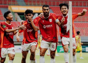 Garudayaksa Libas Sriwijaya, Geser Adhyaksa dari Singgasana