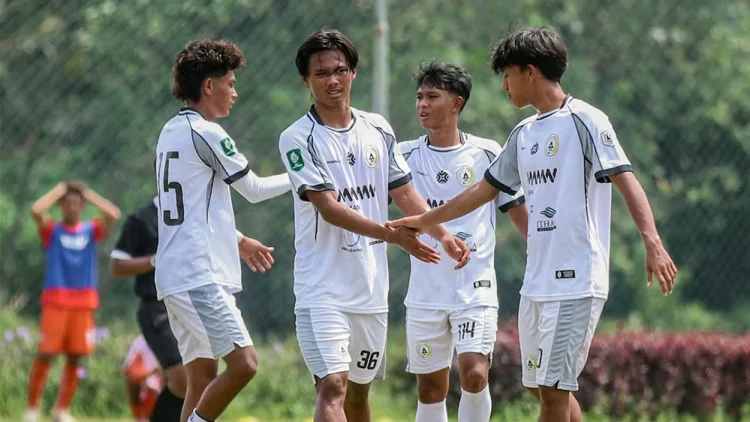 8 Besar