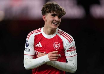 Arsenal Juara Lagi Setelah 22 Tahun, Bocah yang Belum Lahir Kini Angkat Trofi